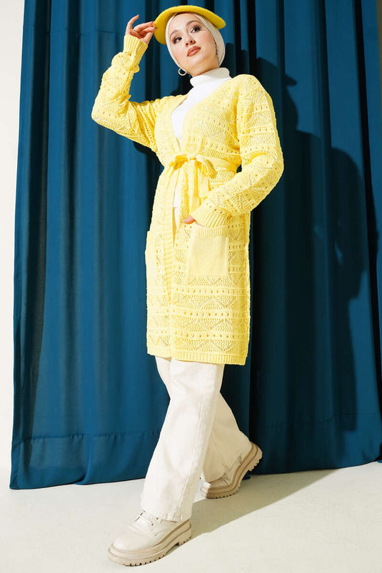 Cardigan en tricot à ceinture perforée à motif zigzag jaune