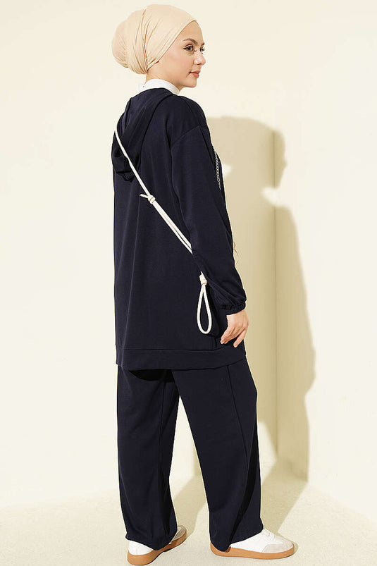 Completo Due Pezzi Con Dettagli Catena E Chiusura Lampo Blu Navy